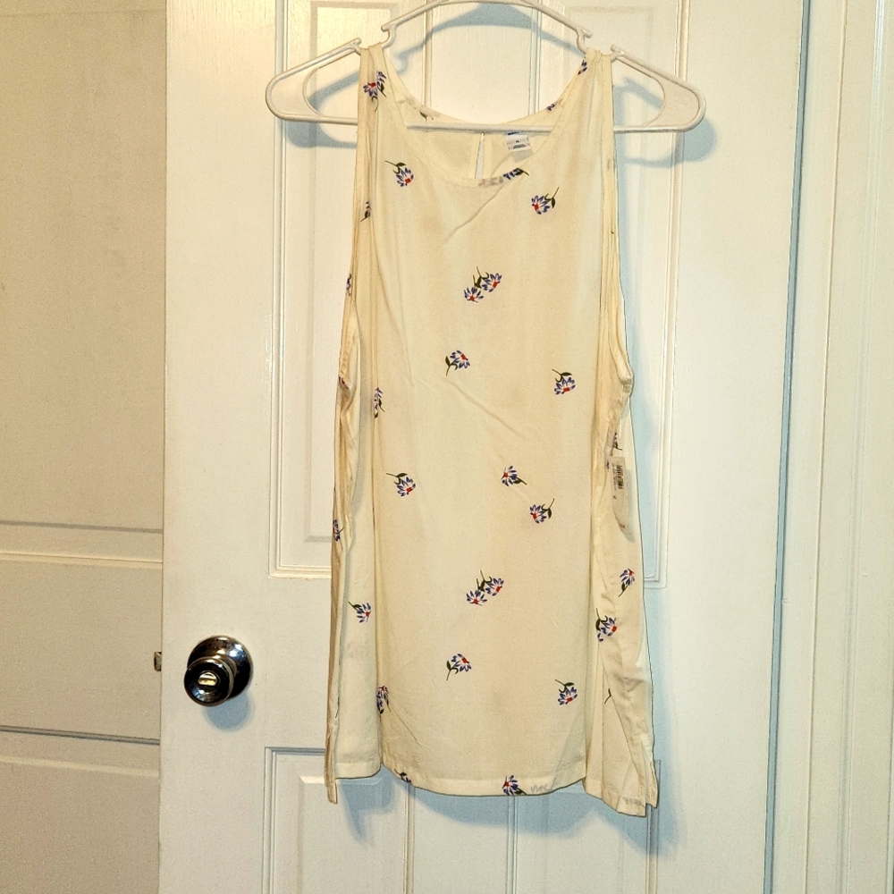 NWT sleeveless blouse